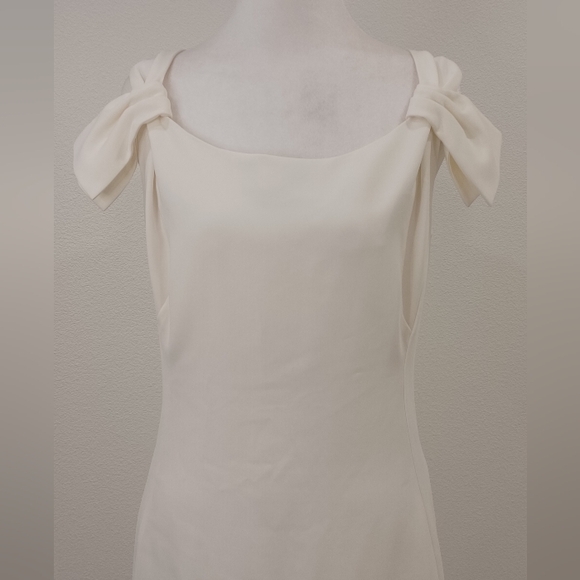 Elegant and Classy White Moschino Mini Dress - Picture 2 of 12